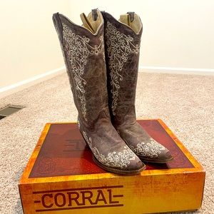 Corral Brown Embroidered Boots